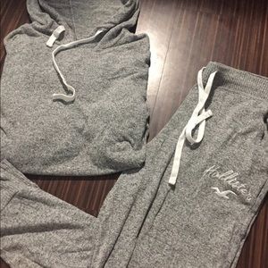 Hollister Cropped Sweatshirt and Sweatpants Set